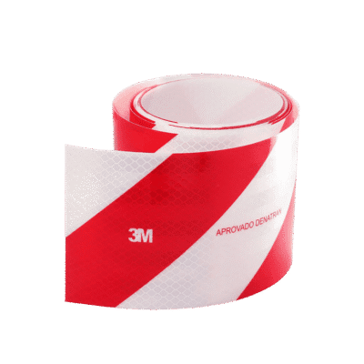 Faixa refletiva 3M, usada para aumentar a visibilidade e segurança de caminhões e veículos.